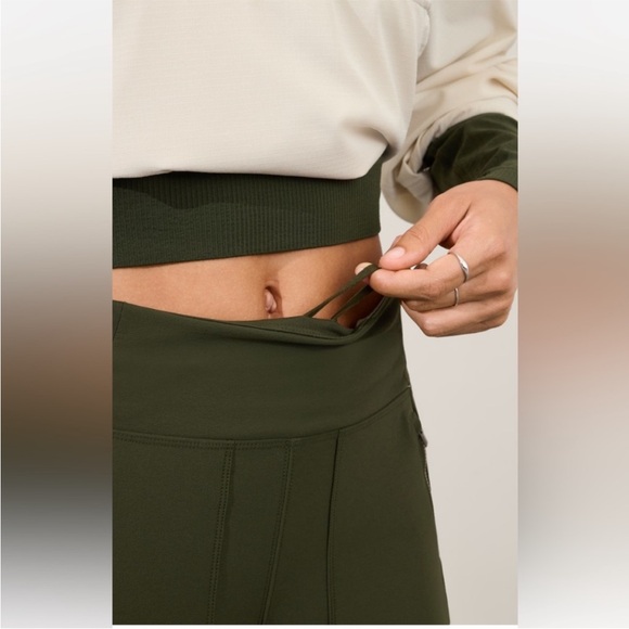 Athleta Headlands Hybrid High-rise
Cargo Leggings - Picture 5 of 10